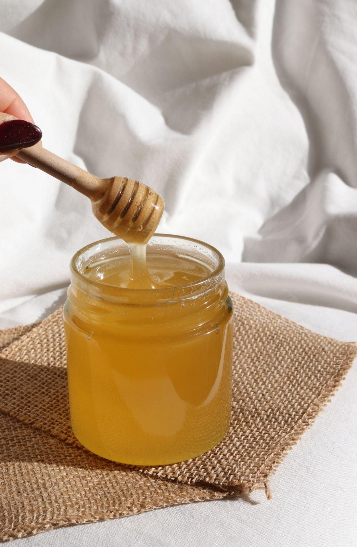 Bote de miel natural de Miel El Molinar con propiedades antioxidantes y energéticas